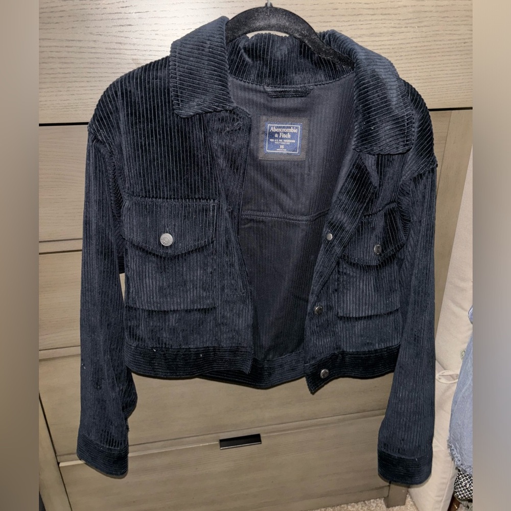 Abercrombie & Fitch black cropped jacket - size XS